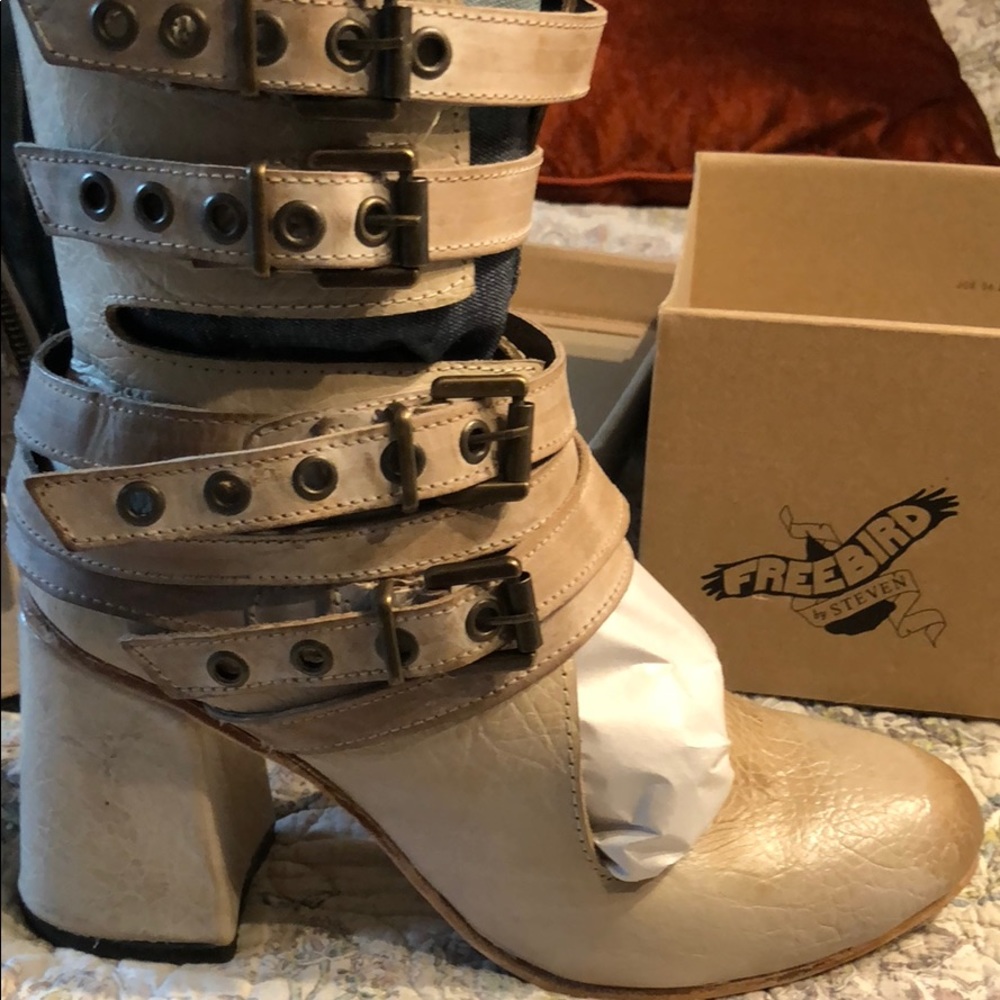 Tali taupe bootie freebird by Steven!